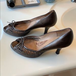 Sofft Leather Peep Toe heels